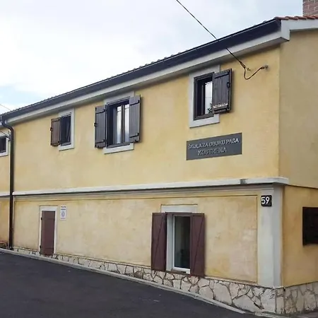 Ela, Rijeka Apartament *