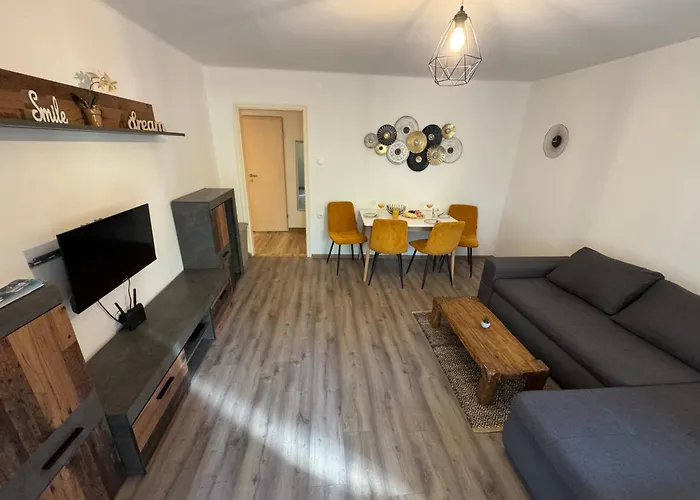Ela, Rijeka Apartment *