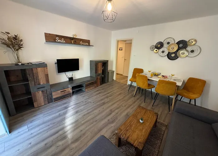 Ela, Rijeka Apartamento *
